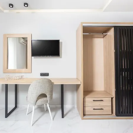 アパートホテル Tropical 4*