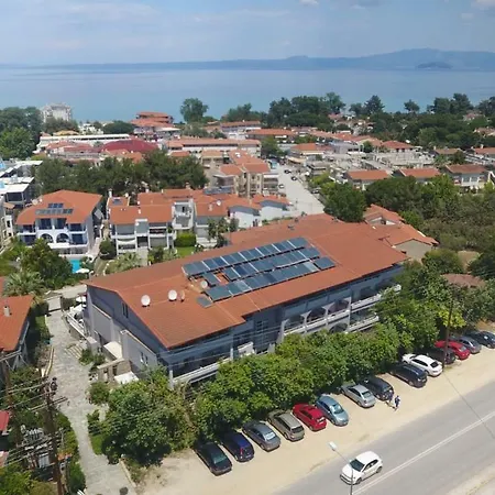 アパートホテル Tropical 4*